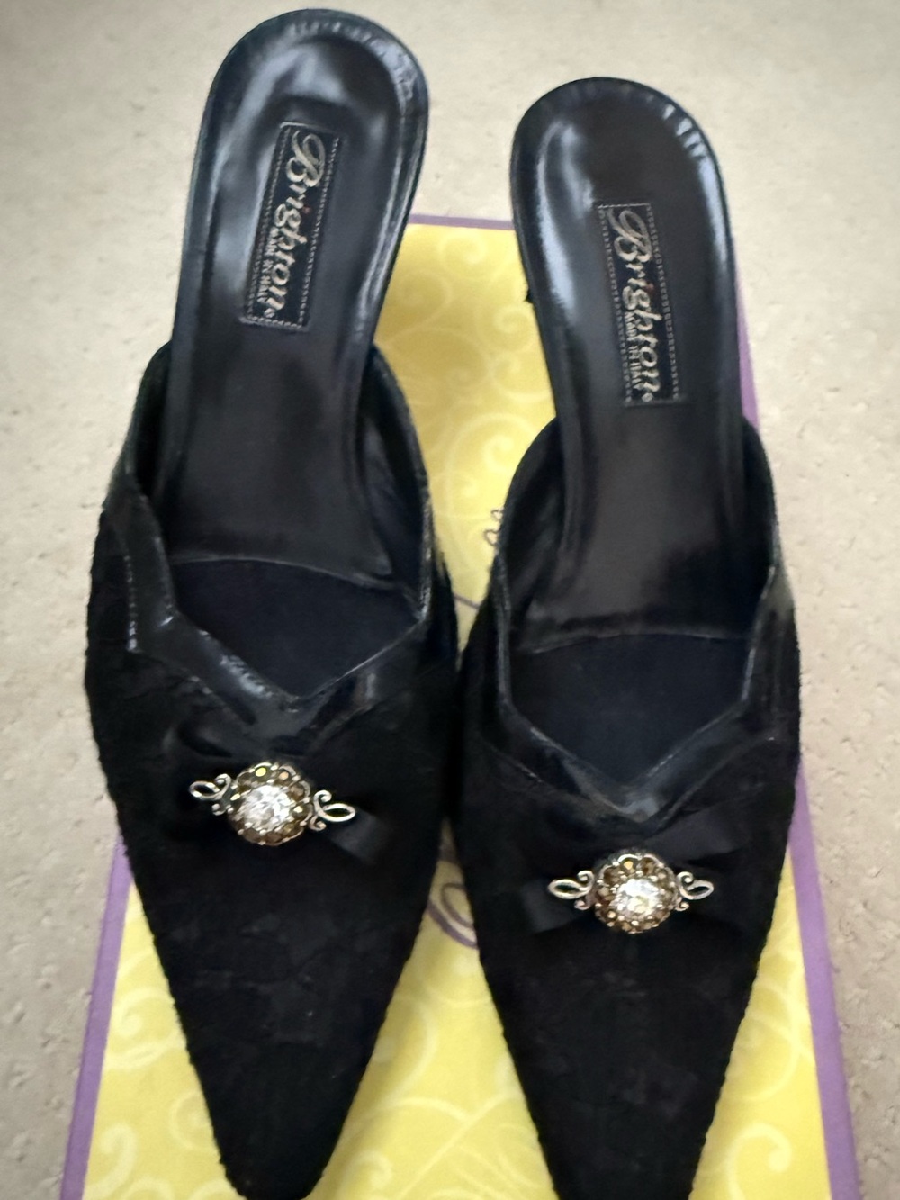 Brighton Tandra lace and patent leather  black slip on kitten heels size 8